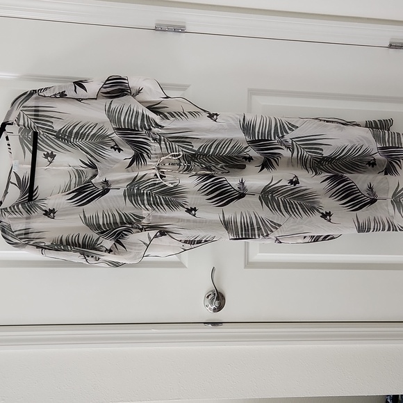 Kona Sol Black and White Leaf Kaftan - Picture 1 of 3